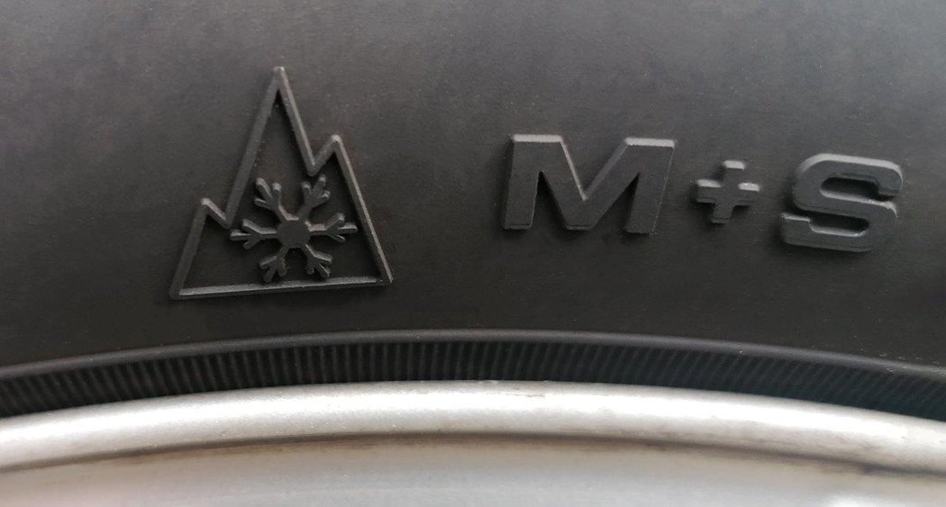 Symbole alpin sur un pneu